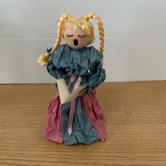 Vtg Handmade Paper Mache Christmas Caroler Family w Victorian Outfits Set of 3 - Picture 4 of 11